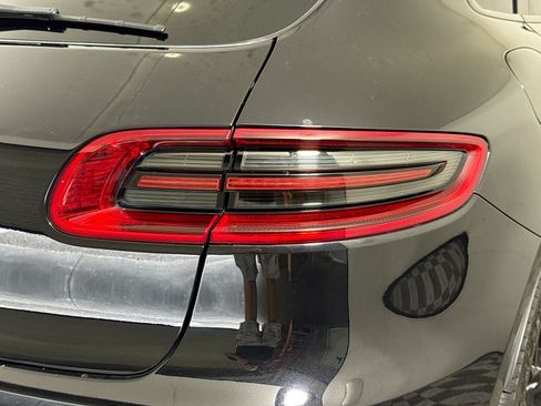 Used 2017 Porsche Macan Turbo w/ Premium Package Plus AWD/4WD image 34