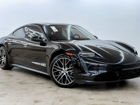 Used 2023 Porsche Taycan image 3