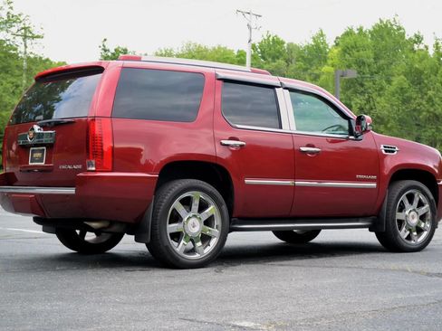 Used 2010 Cadillac Escalade Luxury AWD/4WD image 45