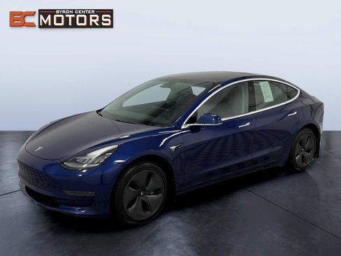 Used 2019 Tesla Model 3 Standard Range Plus RWD image 1