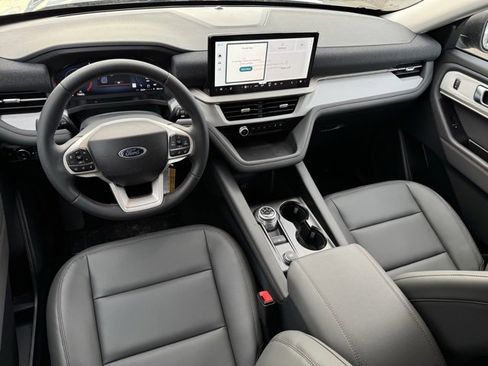 New 2026 Ford Explorer Active w/ Active Comfort Package image 6
