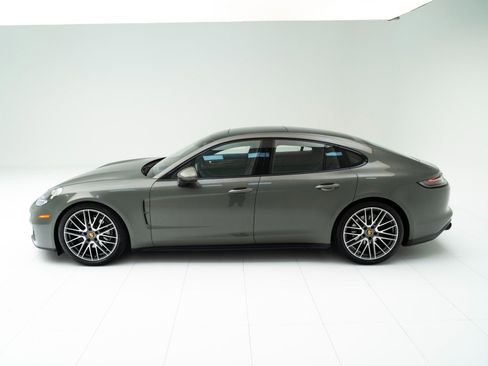 Certified 2023 Porsche Panamera 4 Platinum Edition image 2