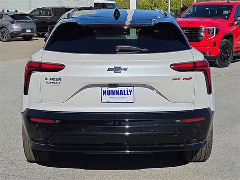 New 2025 Chevrolet Blazer EV RS image 4