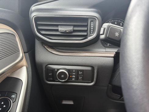 Used 2023 Ford Explorer Limited image 37