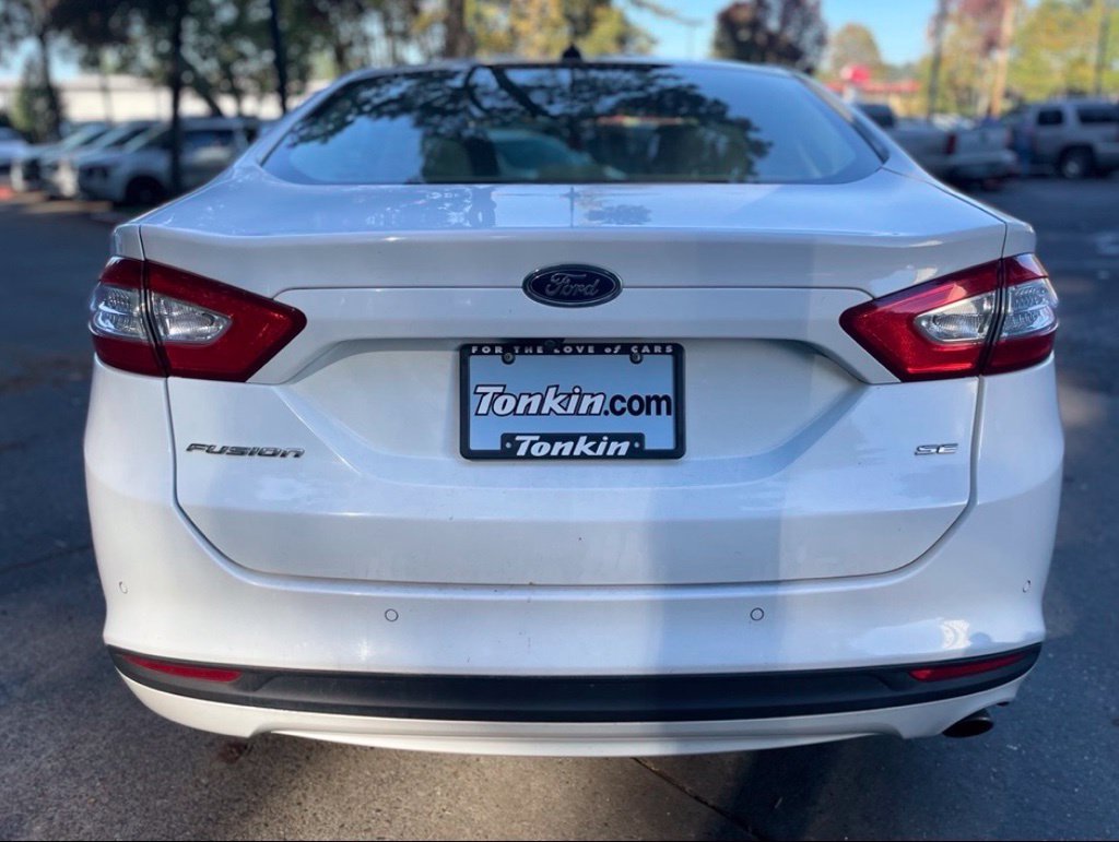 Used 2016 Ford Fusion SE FWD image 5