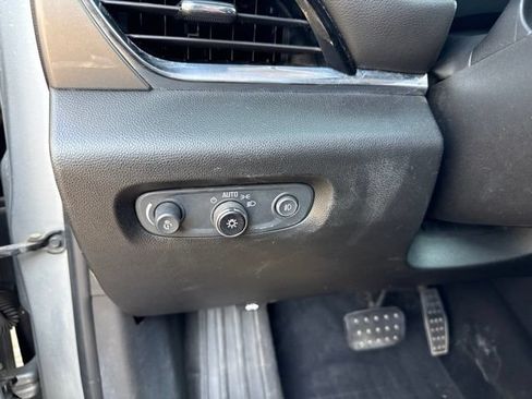 Used 2020 Chevrolet Traverse LT w/ LPO, Floor Liner Package AWD/4WD image 18