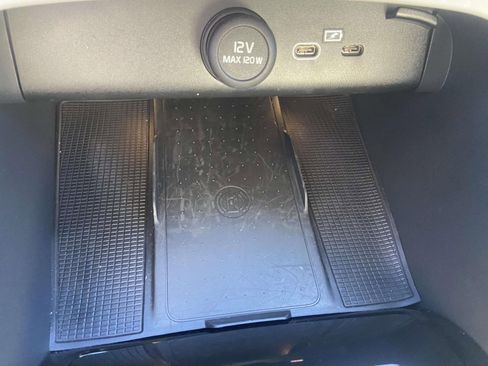 Certified 2023 Volvo XC40 B5 Plus w/ Protection Package Premier image 28