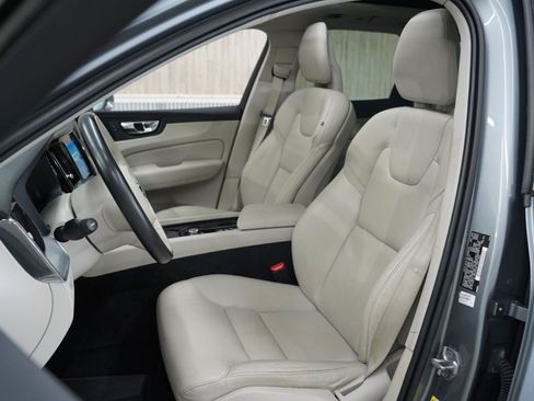Used 2018 Volvo XC60 T6 Momentum w/ Convenience Package AWD/4WD image 23