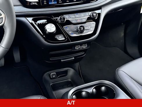 New 2025 Chrysler Pacifica Select FWD image 17