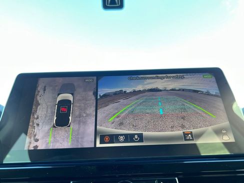 New 2026 Nissan Pathfinder SL image 9