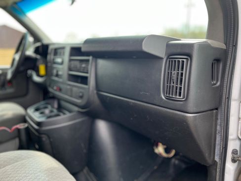 Used 2015 Chevrolet Express 2500 RWD image 31