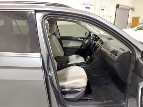 Used 2018 Volkswagen Tiguan SE image 36