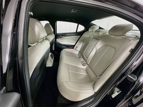 Used 2025 Genesis G70 2.5T RWD image 28