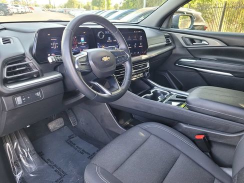 Used 2024 Chevrolet Traverse LT FWD image 11