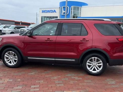 Used 2017 Ford Explorer XLT w/ Equipment Group 202A image 8