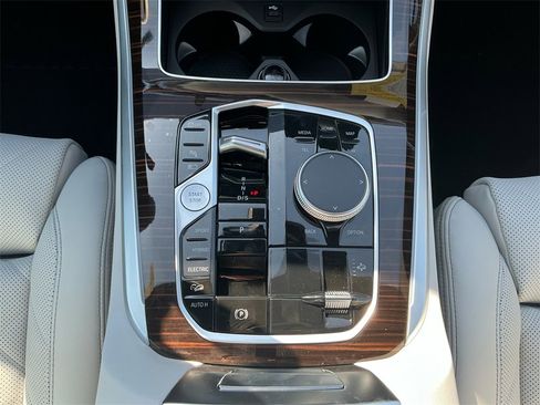 New 2026 BMW X5 xDrive50e image 11