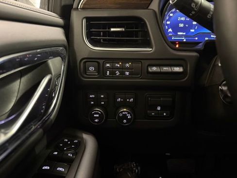 Used 2024 Chevrolet Tahoe High Country image 18