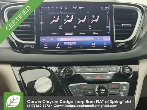 Used 2024 Chrysler Pacifica Touring-L FWD image 26