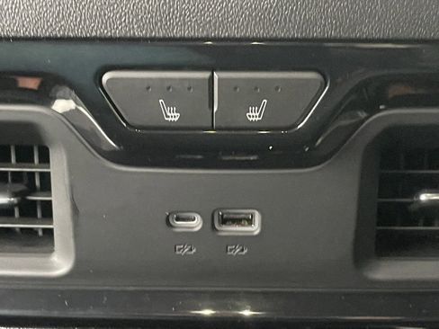 Used 2023 Chevrolet Silverado 1500 ZR2 w/ Technology Package image 27