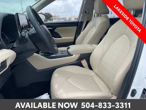 Certified 2024 Toyota Highlander XLE FWD image 31