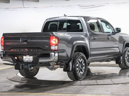 Certified 2017 Toyota Tacoma TRD Off-Road w/ Tow Package RWD image 5