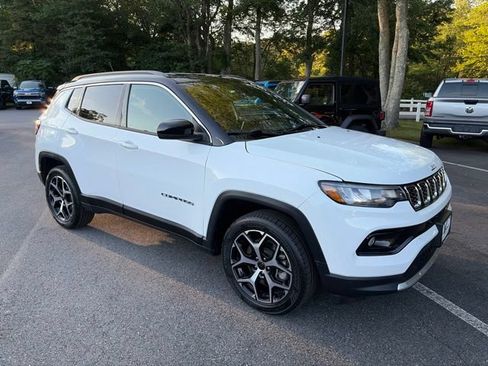 Certified 2025 Jeep Compass Limited AWD/4WD image 8