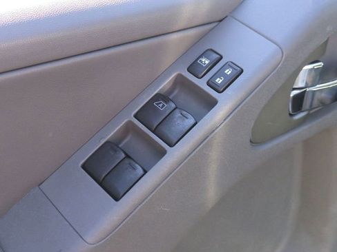 Used 2019 Nissan Frontier SL RWD image 13