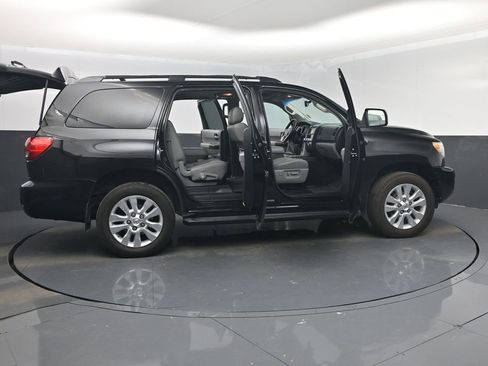 Used 2017 Toyota Sequoia Platinum image 22
