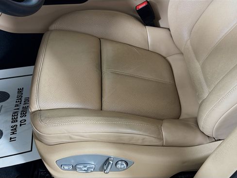 Certified 2022 Porsche Macan image 13