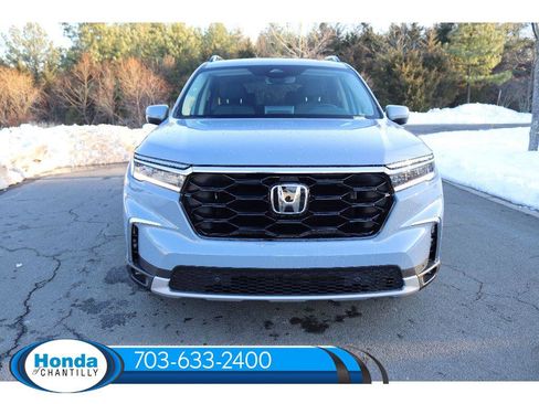 New 2025 Honda Pilot Touring image 2