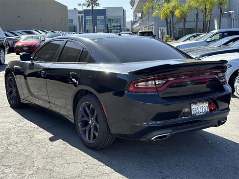 Used 2020 Dodge Charger SXT w/ Blacktop Package image 4