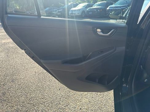 Used 2017 Hyundai Ioniq Blue FWD image 18