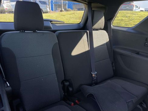 Used 2023 Chevrolet Traverse LT image 14