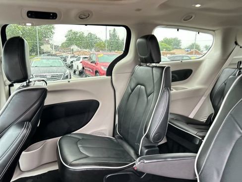 Used 2024 Chrysler Pacifica Limited w/ Uconnect Theater Family Group AWD/4WD image 16