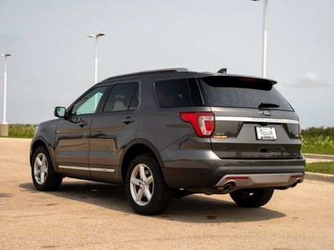 Used 2017 Ford Explorer XLT AWD/4WD image 5
