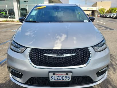 Certified 2024 Chrysler Pacifica Touring-L