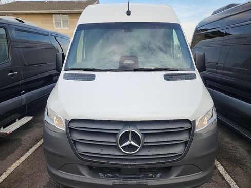 Used 2025 Mercedes-Benz Sprinter 2500 image 2