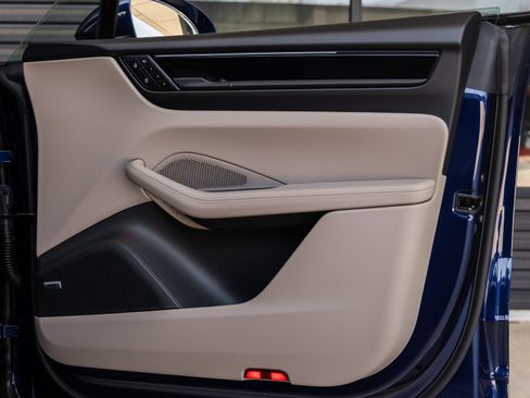 New 2025 Porsche Macan Electric RWD image 40