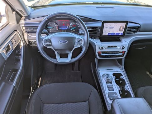 Used 2023 Ford Explorer XLT image 18