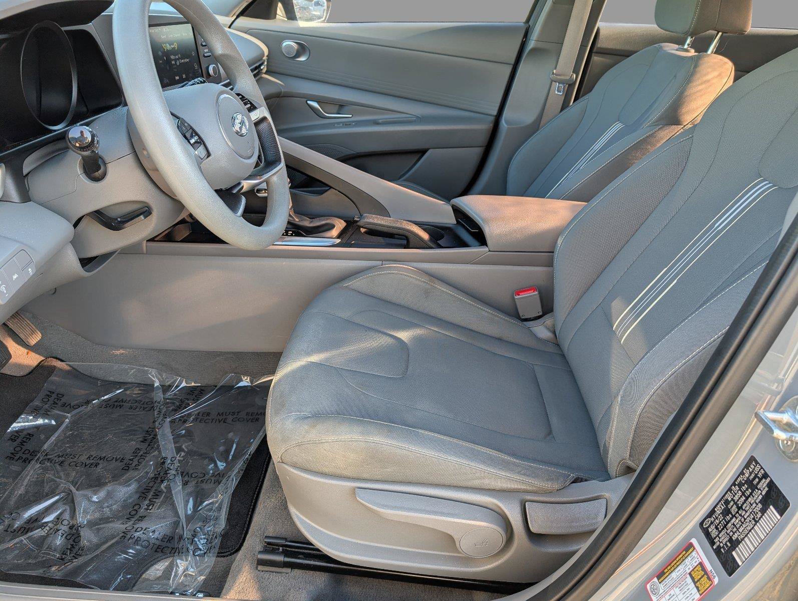 Used 2023 Hyundai Elantra SEL FWD image 3