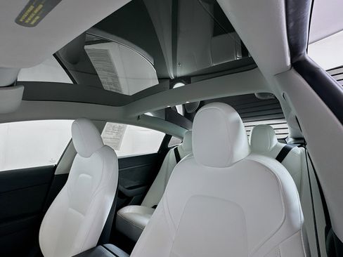 Used 2023 Tesla Model 3 Standard Range image 25