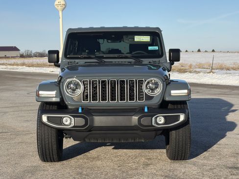 Used 2024 Jeep Wrangler Sahara w/ Technology Group image 27