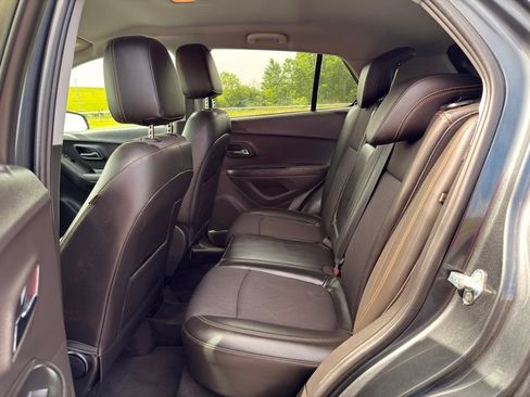 Used 2018 Chevrolet Trax LT w/ Driver Confidence Package FWD image 3