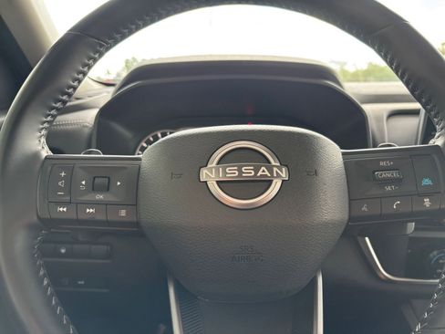 Used 2025 Nissan Rogue SV FWD image 30