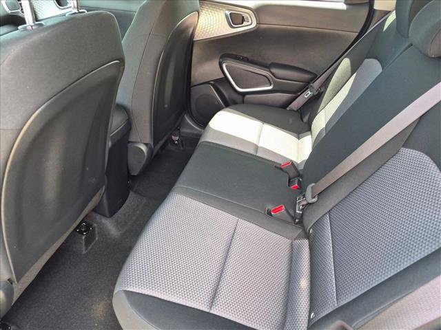 Used 2024 Kia Soul LX w/ LX Technology Package FWD image 17