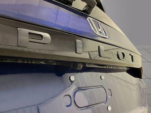 New 2025 Honda Pilot EX-L image 6