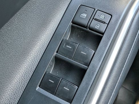 Used 2024 Toyota Highlander Limited image 29