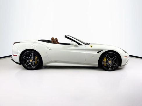 Certified 2017 Ferrari California T RWD image 8