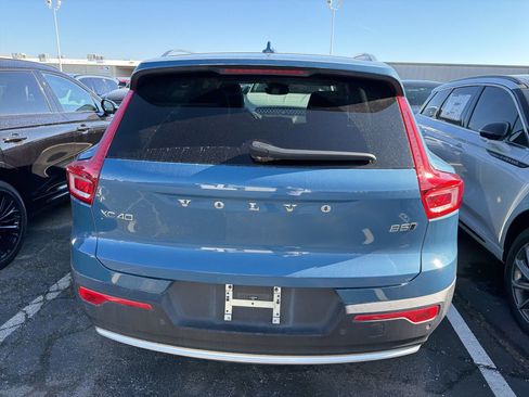Used 2023 Volvo XC40 B5 Plus w/ Protection Package Premier image 9
