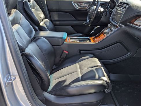 Used 2020 Lincoln Continental AWD w/ Premium Package image 28